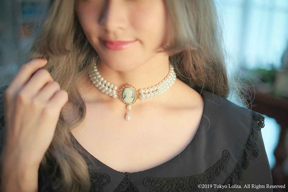 東京ロリィタ×rytasの3連パールチョーカー着用イメージ